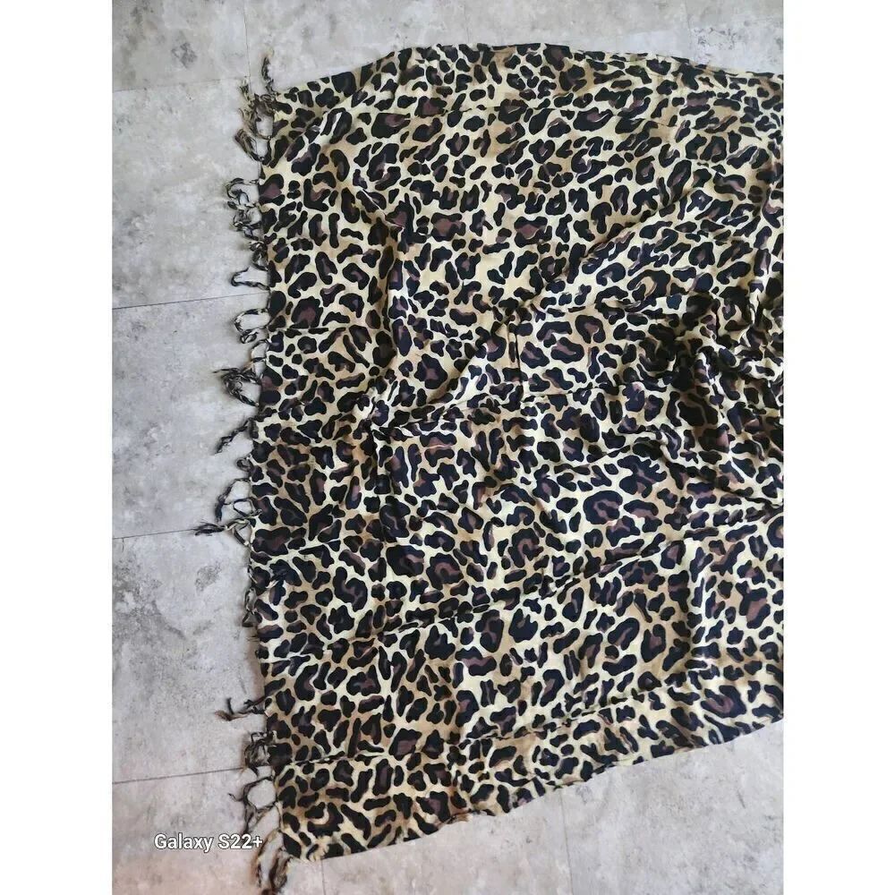 Leopard print wrap with fringe - Picture 2 of 4